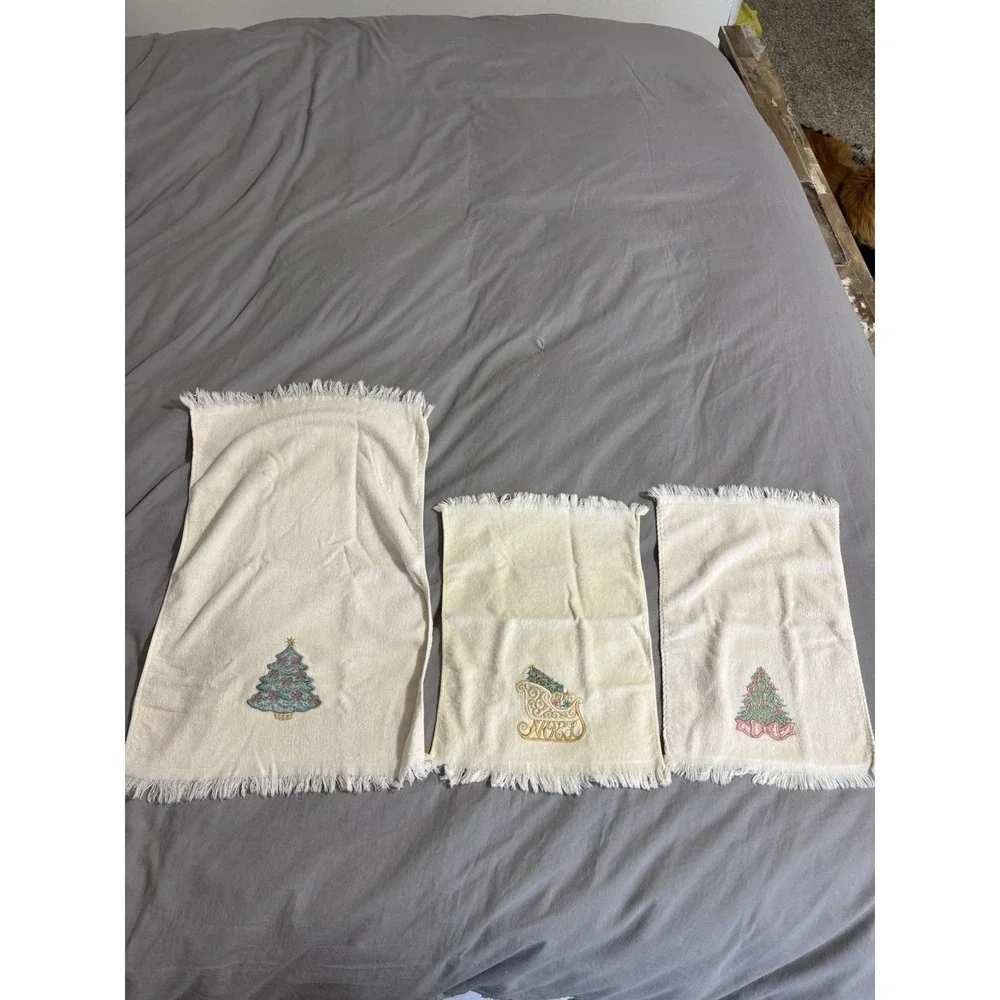 Vintage Christmas Towel Set 3‎ Pieces Ivory Appliqués Santa Sled Christmas Tree
